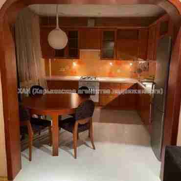 Продам квартиру, Армянский пер. , 3  ком., 86 м², капитальный ремонт 