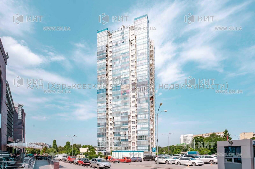 Продам квартиру, Тринклера ул. , 2  ком., 81 м², косметический ремонт 