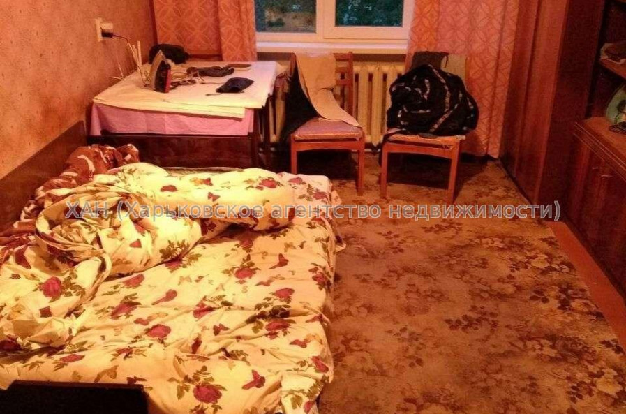 Продам квартиру, Космонавтов ул. , 2 кім., 45 м², без ремонта 