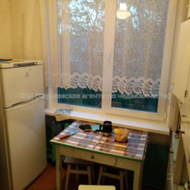 Продам квартиру, Космонавтов ул. , 2  ком., 45 м², без ремонта