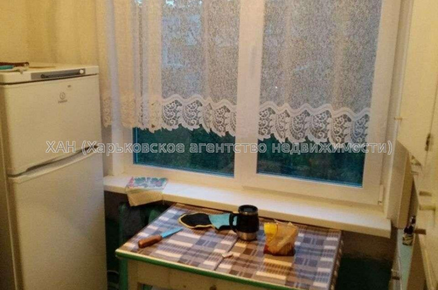 Продам квартиру, Космонавтов ул. , 2 кім., 45 м², без ремонта 