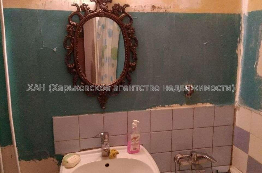 Продам квартиру, Космонавтов ул. , 2 кім., 45 м², без ремонта 