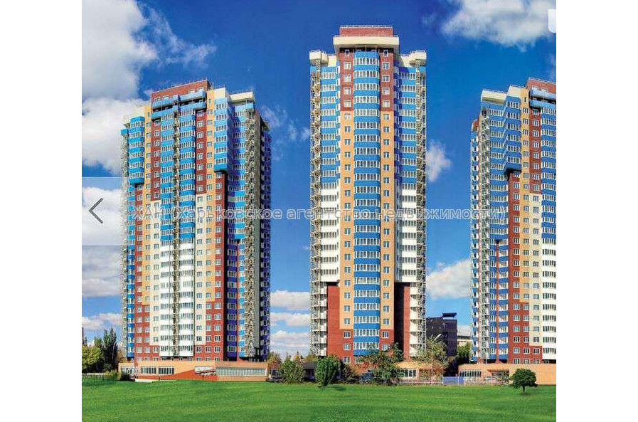 Продам квартиру, Науки просп. , 3 кім., 108 м², без ремонта 