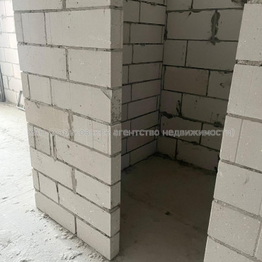 Продам квартиру, Шевченковский пер. , 1 кім., 24 м², без внутренних работ 