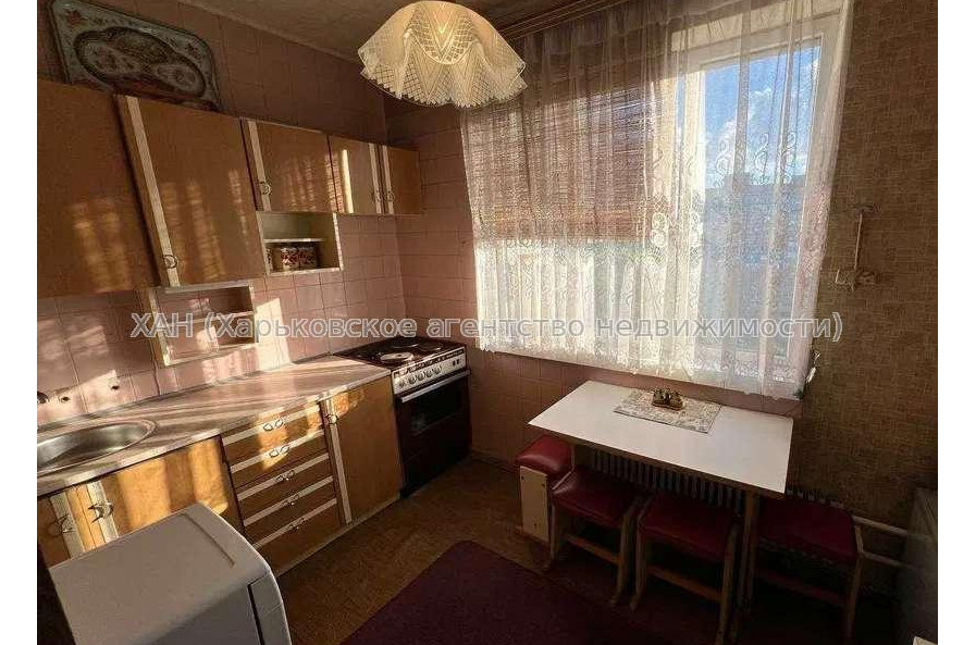 Продам квартиру, Ахсарова Энвера ул. , 2  ком., 52 м², косметический ремонт 