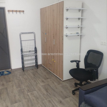 Продам квартиру, Михайлика ул. , 1  ком., 19 м², капитальный ремонт 