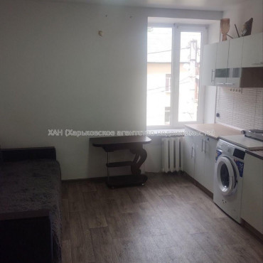 Продам квартиру, Михайлика ул. , 1  ком., 19 м², капитальный ремонт 