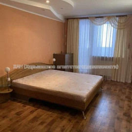 Продам квартиру, Дружбы Народов ул. , 3 кім., 68 м², капитальный ремонт