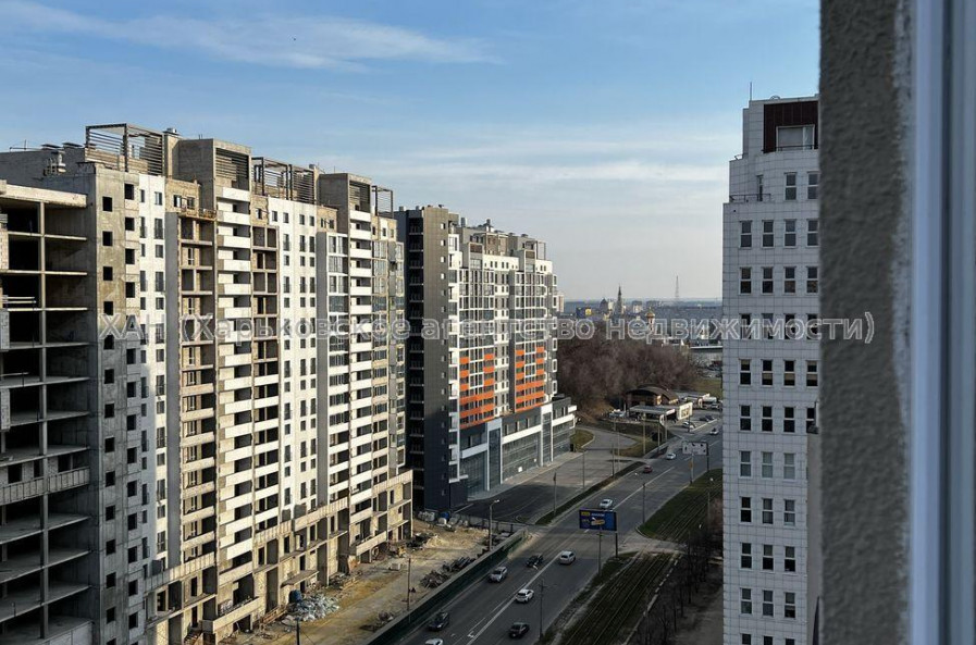 Продам квартиру, Клочковская ул. , 3  ком., 105 м², без ремонта 