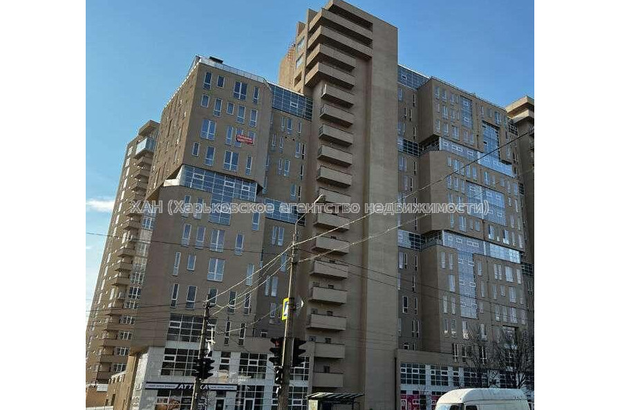 Продам квартиру, Клочковская ул. , 3  ком., 105 м², без ремонта 