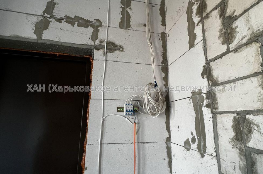 Продам квартиру, Клочковская ул. , 3  ком., 105 м², без ремонта 