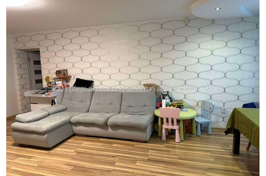 Продам квартиру, Льва Ландау просп. , 4 кім., 101 м², капитальный ремонт 
