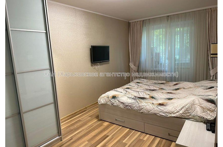 Продам квартиру, Льва Ландау просп. , 4 кім., 101 м², капитальный ремонт 