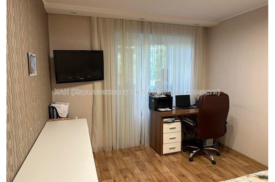 Продам квартиру, Льва Ландау просп. , 4 кім., 101 м², капитальный ремонт 