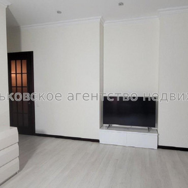 Продам квартиру, Ляпунова ул. , 2 кім., 94 м², евроремонт 