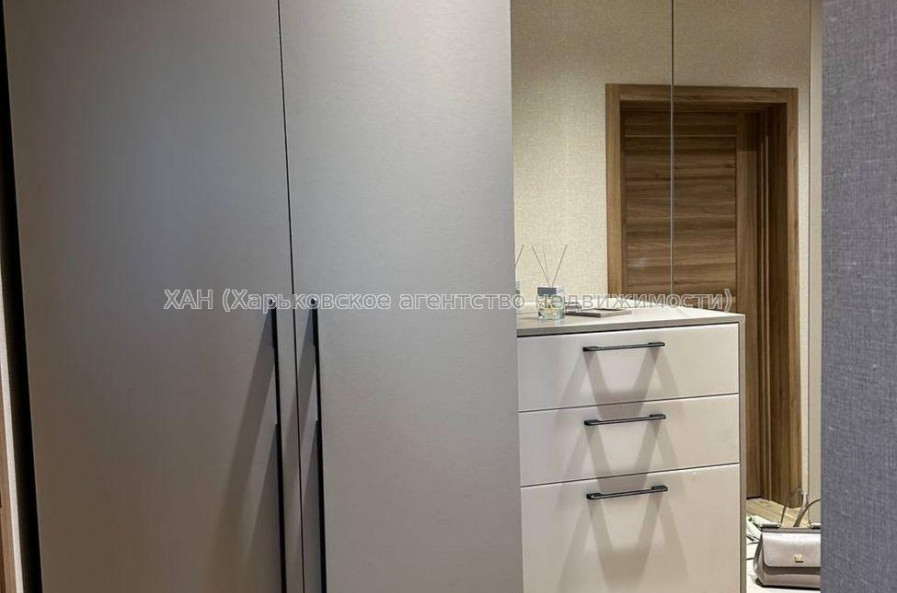 Продам квартиру, Москалёвская ул. , 2 кім., 52 м², евроремонт 