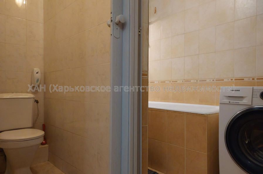 Продам квартиру, Амосова ул. , 3  ком., 66 м², частичный ремонт 