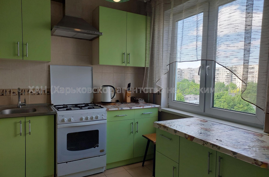 Продам квартиру, Амосова ул. , 3  ком., 66 м², частичный ремонт 