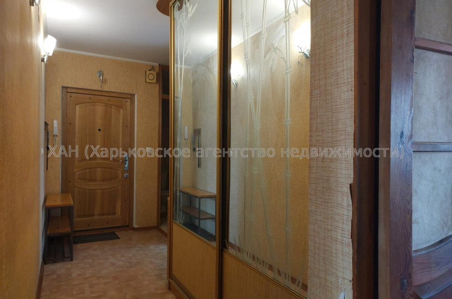 Продам квартиру, Амосова ул. , д. 5 , 3  ком., 66 м², частичный ремонт 