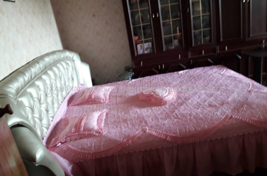 Продам квартиру, Гвардейцев Широнинцев ул. , 1  ком., 33 м², без ремонта 