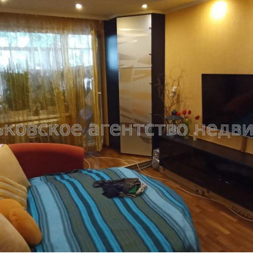 Продам квартиру, Гвардейцев Широнинцев ул. , 2 кім., 51 м², советский ремонт 