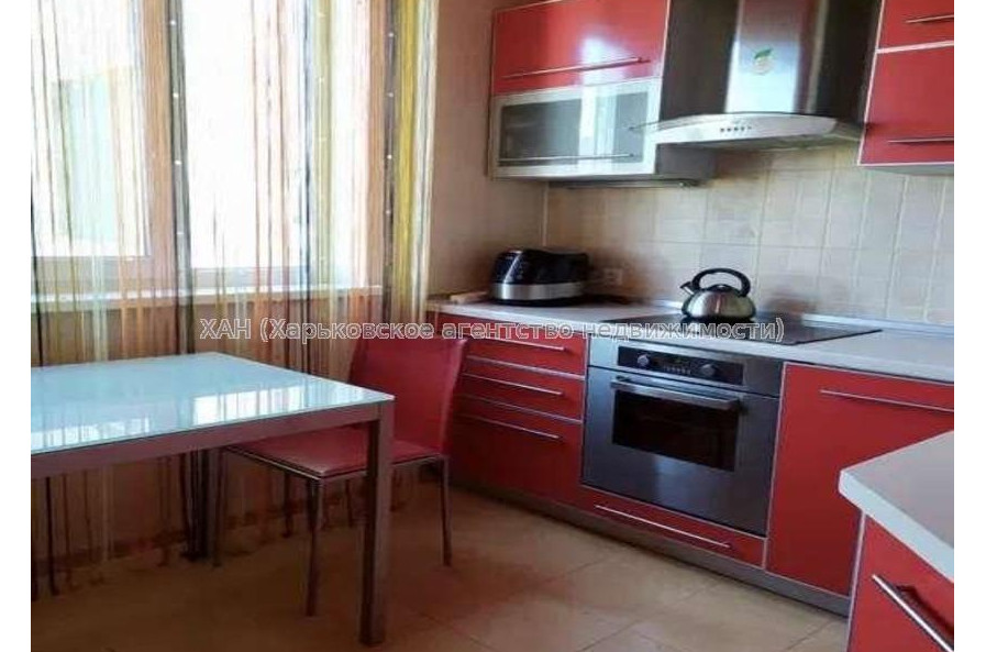 Продам квартиру, Ахсарова Энвера ул. , 3  ком., 67 м², капитальный ремонт 