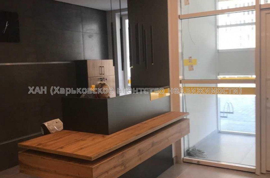 Продам квартиру, Клочковская ул. , 3 кім., 105 м², без ремонта 