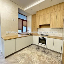 Продам квартиру, Независимости пр-т , 3 кім., 100 м², капитальный ремонт