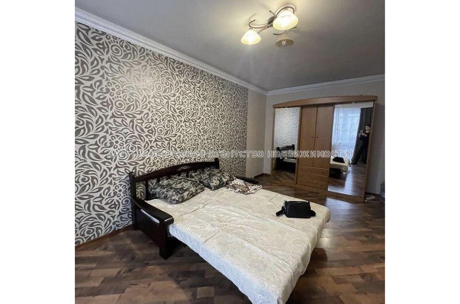 Продам квартиру, Героев Труда ул. , 2  ком., 47 м², капитальный ремонт 