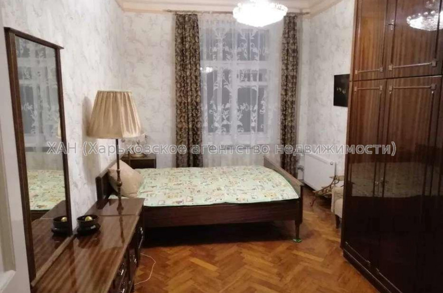 Продам квартиру, Мира ул. , 3 кім., 87 м², капитальный ремонт 