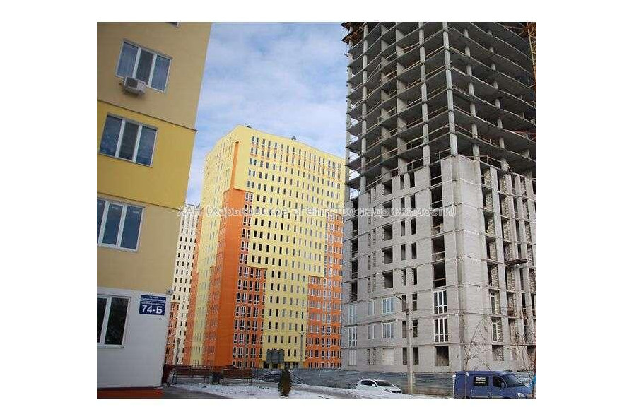 Продам квартиру, Гвардейцев Широнинцев ул. , 3 кім., 90 м², без внутренних работ 