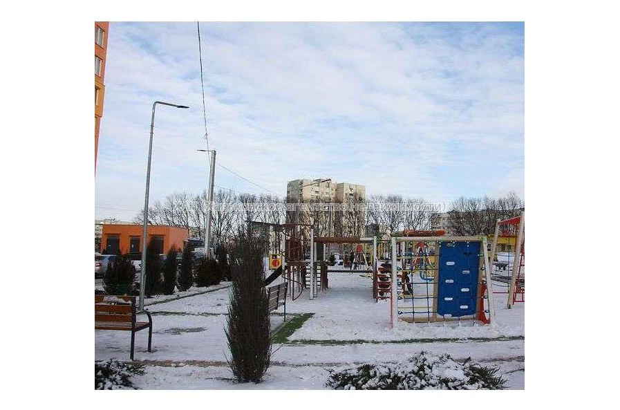 Продам квартиру, Гвардейцев Широнинцев ул. , 3 кім., 90 м², без внутренних работ 
