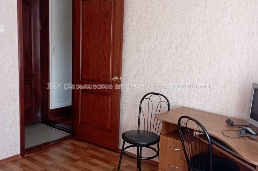 Продам квартиру, Непокоренных ул. , 2 кім., 43 м², косметический ремонт 
