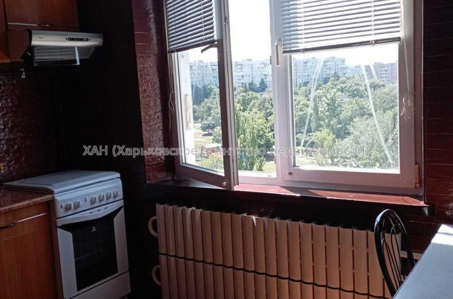 Продам квартиру, Непокоренных ул. , 2 кім., 43 м², косметический ремонт 