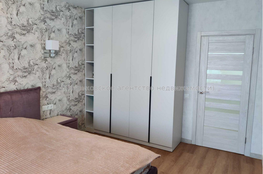 Продам квартиру, Роганская ул. , 2 кім., 72 м², евроремонт 