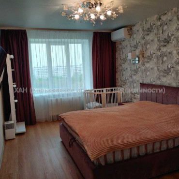 Продам квартиру, Роганская ул. , 2  ком., 72 м², евроремонт 
