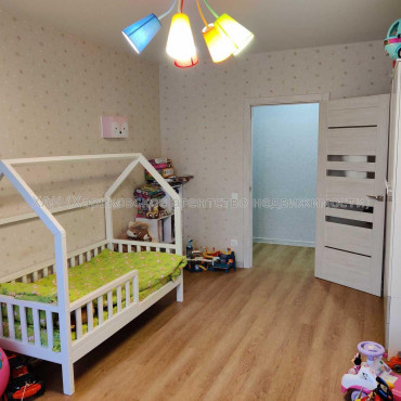 Продам квартиру, Роганская ул. , 2  ком., 72 м², евроремонт 