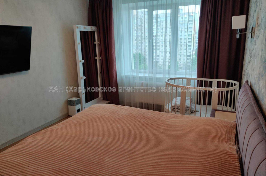 Продам квартиру, Роганская ул. , 2 кім., 72 м², евроремонт 