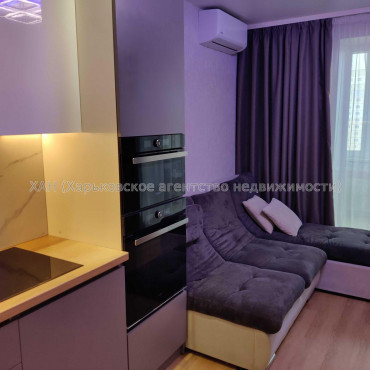 Продам квартиру, Роганская ул. , 2  ком., 72 м², евроремонт 