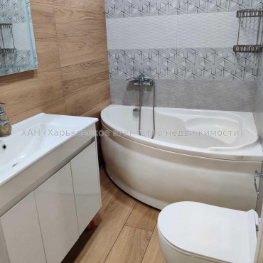Продам квартиру, Роганская ул. , 2  ком., 72 м², евроремонт 