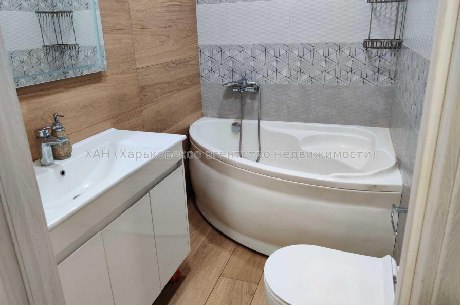 Продам квартиру, Роганская ул. , 2 кім., 72 м², евроремонт 