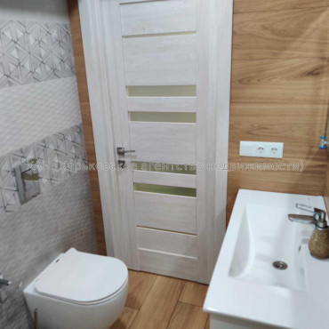 Продам квартиру, Роганская ул. , 2  ком., 72 м², евроремонт 