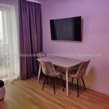 Продам квартиру, Роганская ул. , 2  ком., 72 м², евроремонт 