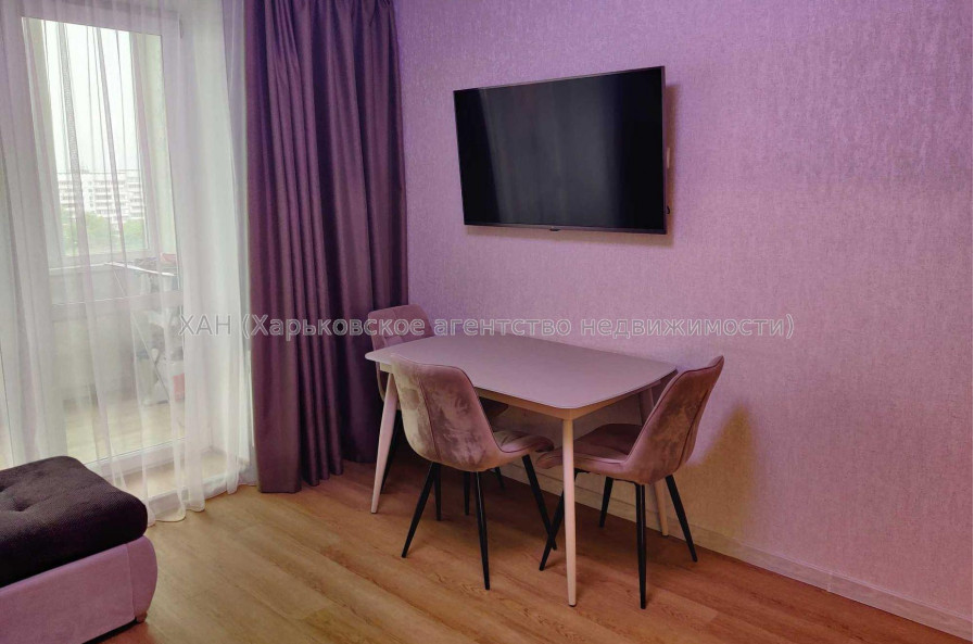 Продам квартиру, Роганская ул. , 2 кім., 72 м², евроремонт 