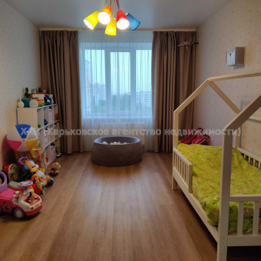 Продам квартиру, Роганская ул. , 2  ком., 72 м², евроремонт 