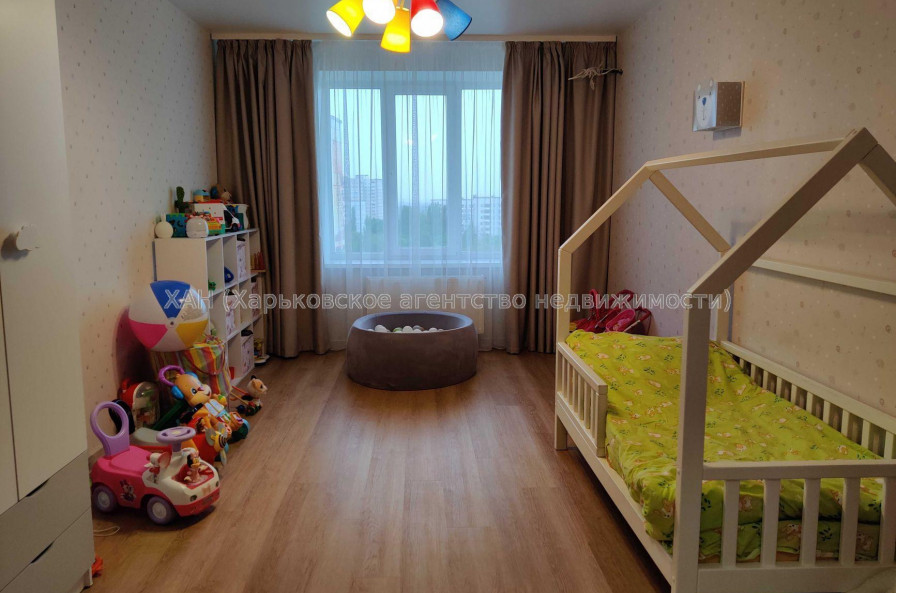 Продам квартиру, Роганская ул. , 2 кім., 72 м², евроремонт 