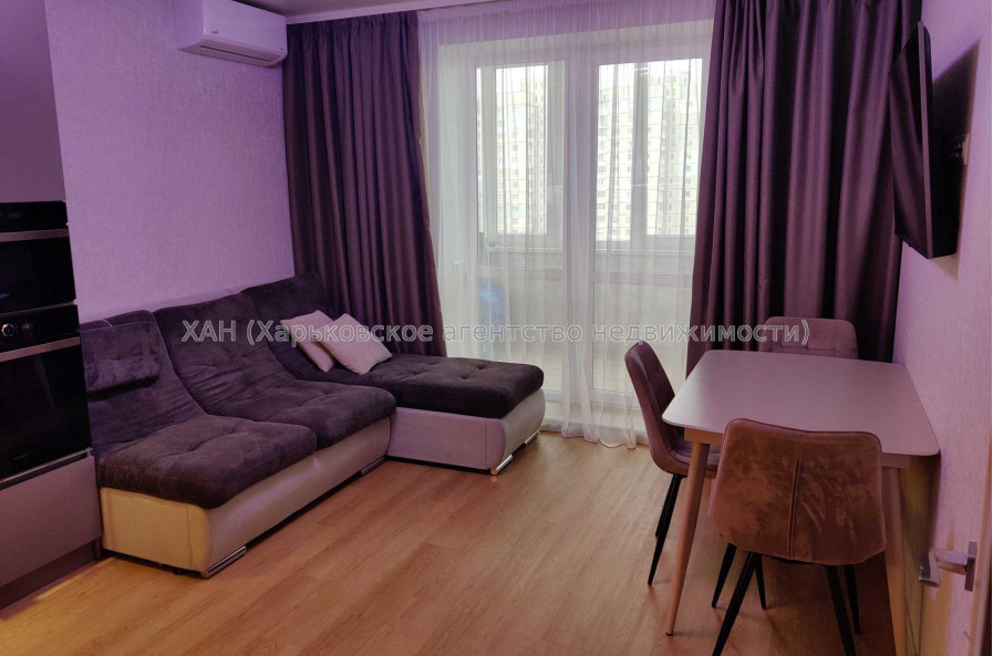 Продам квартиру, Роганская ул. , 2 кім., 72 м², евроремонт 