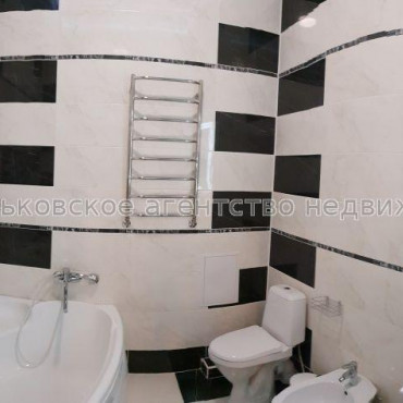 Продам квартиру, Барабашова академика ул. , 3 кім., 123 м², евроремонт 