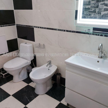 Продам квартиру, Барабашова академика ул. , 3 кім., 123 м², евроремонт 