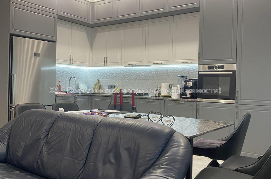Продам квартиру, Клеменова Дача ул. , 3 кім., 103 м², авторский дизайн 